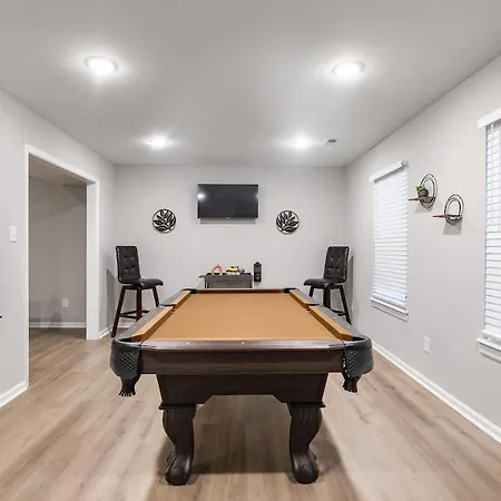 Pool Table Paradise! 3 Bedroom Getaway In Rva!